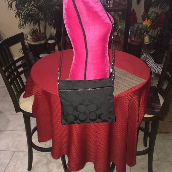 Coach Purse...SOLD SOMEWHERE ELSE.. - Picture 3 of 8